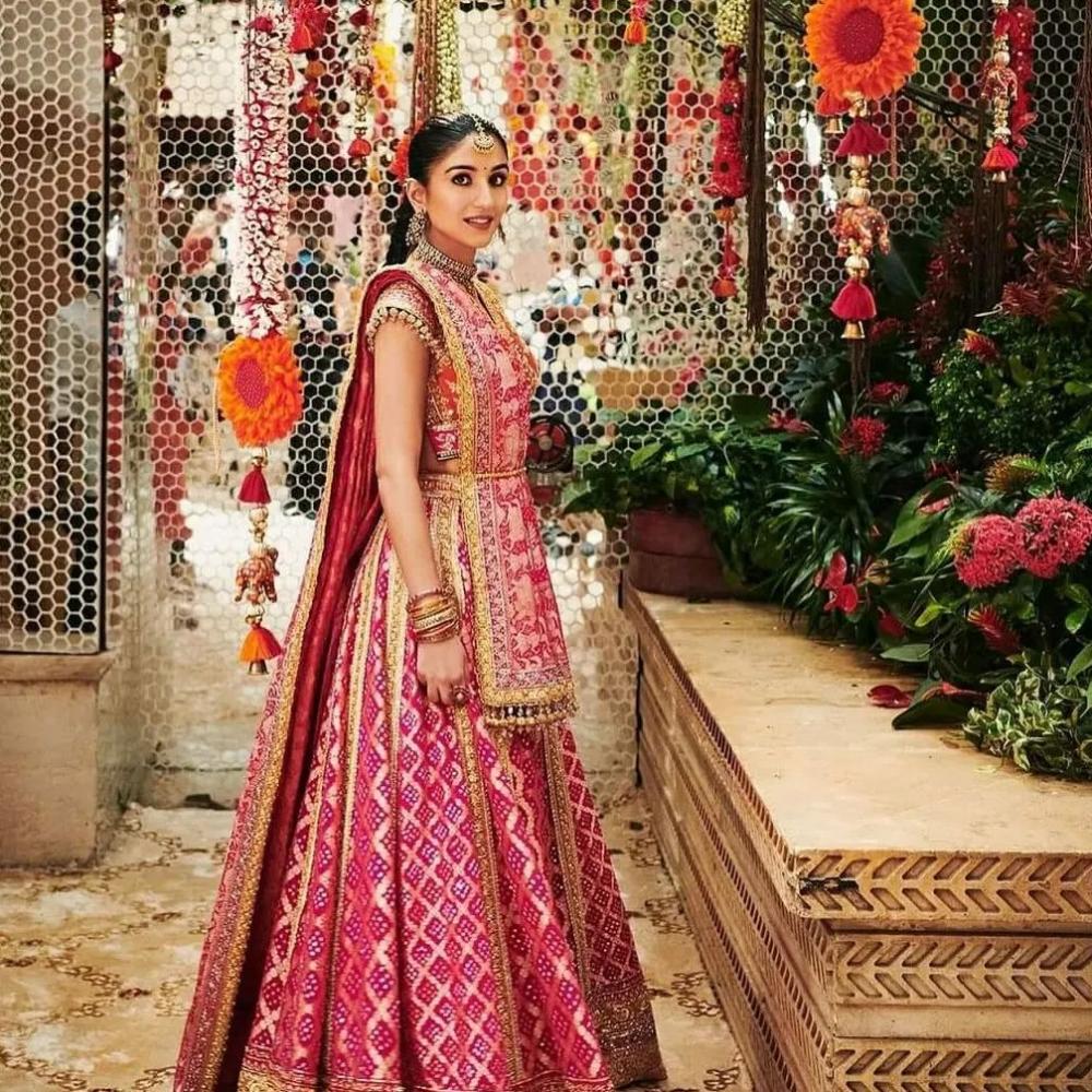 rich-couple-anant-ambani-and-radhika-merchant-photos